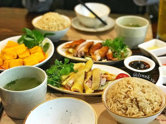 TOP 10 quán cơm gà ngon Hà Nội ăn mãi không chán - Digifood