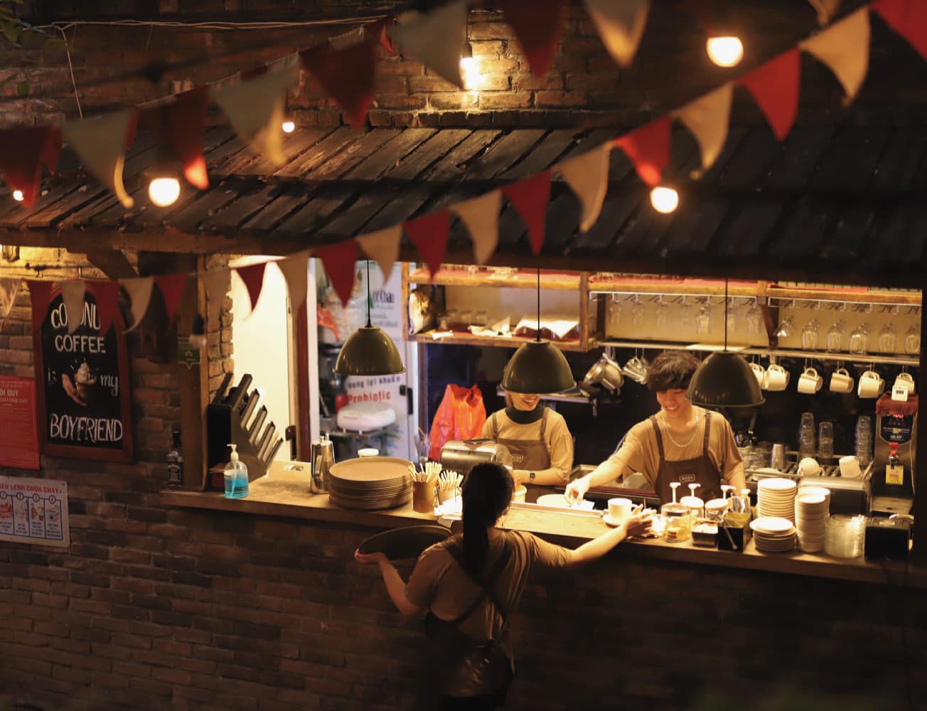 8 quán cà phê 24/7 mở thâu đêm ở Hà Nội giúp bạn đi chơi về đêm