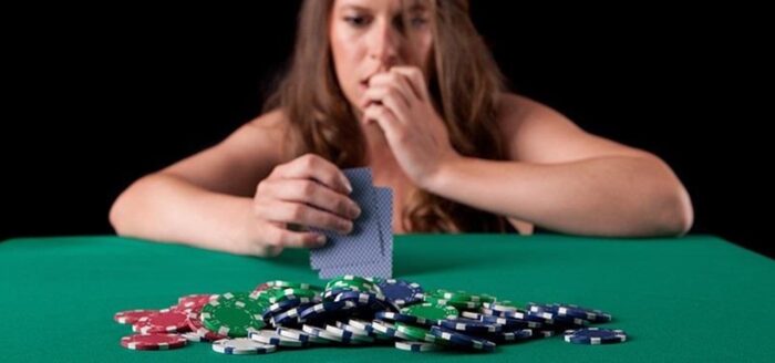 Poker Bluff là gì? Chiến lược lừa gạt trong Poker