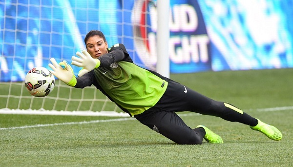 Hope Solo sinh năm 1981 - là thủ môn số 1 của tuyển nữ Mỹ