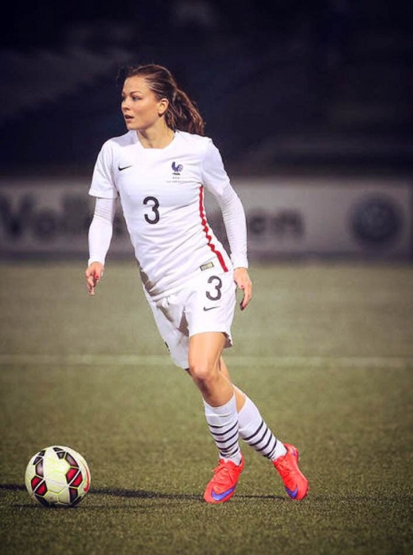 Laure Boulleau chơi ở vị trí hậu vệ cho CLB PSG