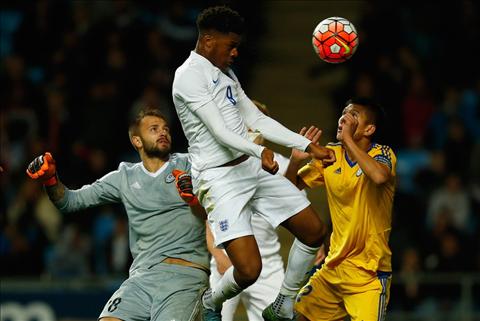 Chiến Thuật Tạt Cánh Đánh Đầu: Ưu Nhược Điểm Và Các Lưu Ý